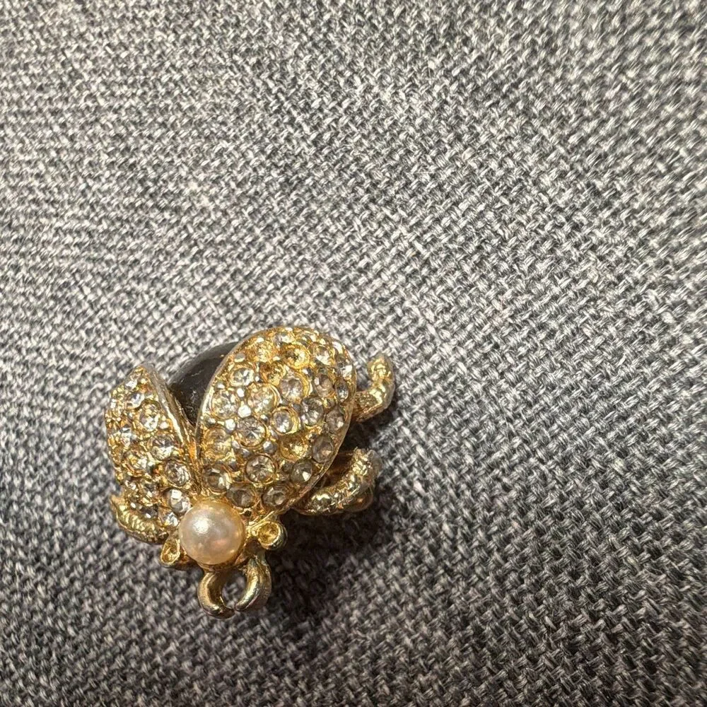 Vintage Gold Tone Bee Brooch Pin